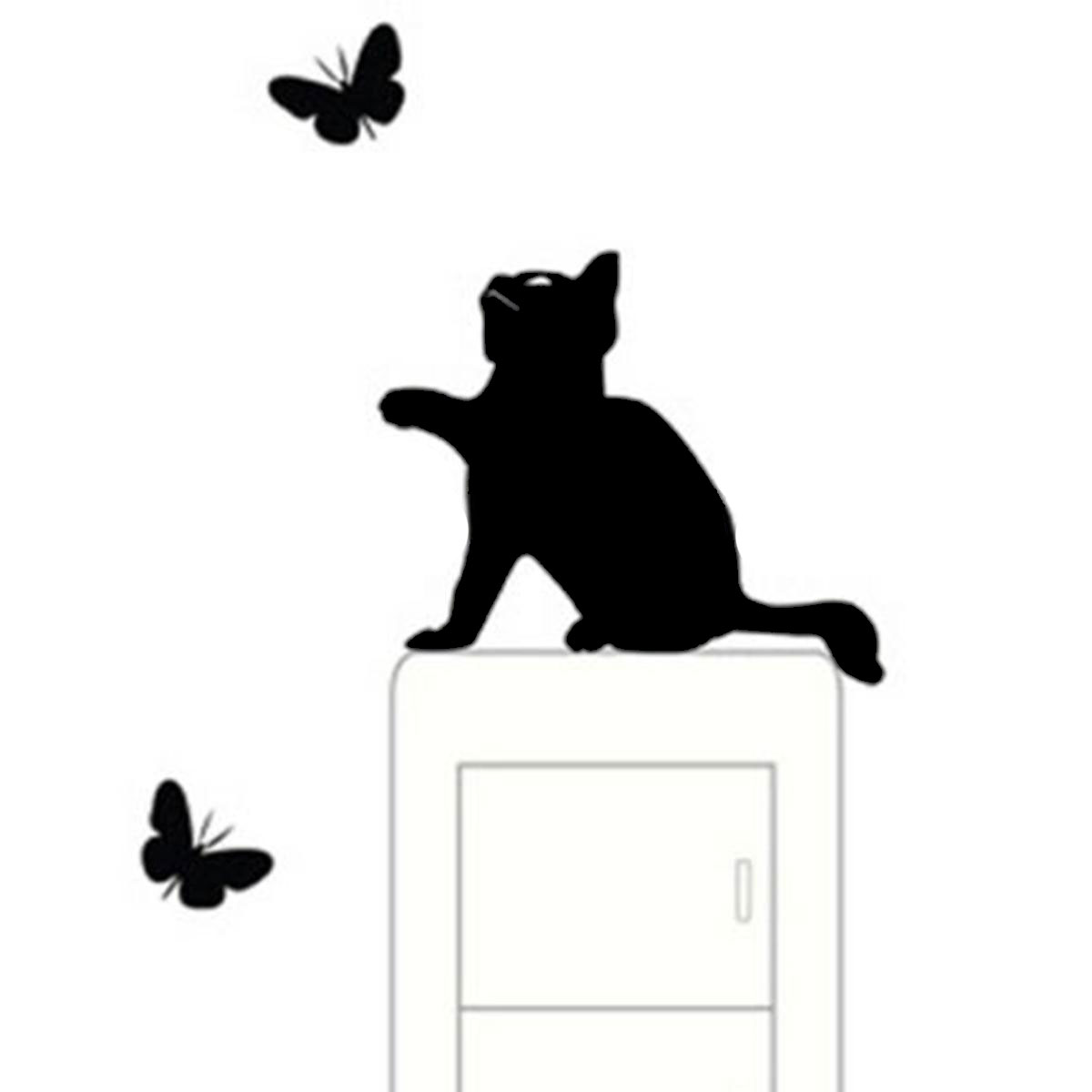 Kočička nad vypínač s motýlky